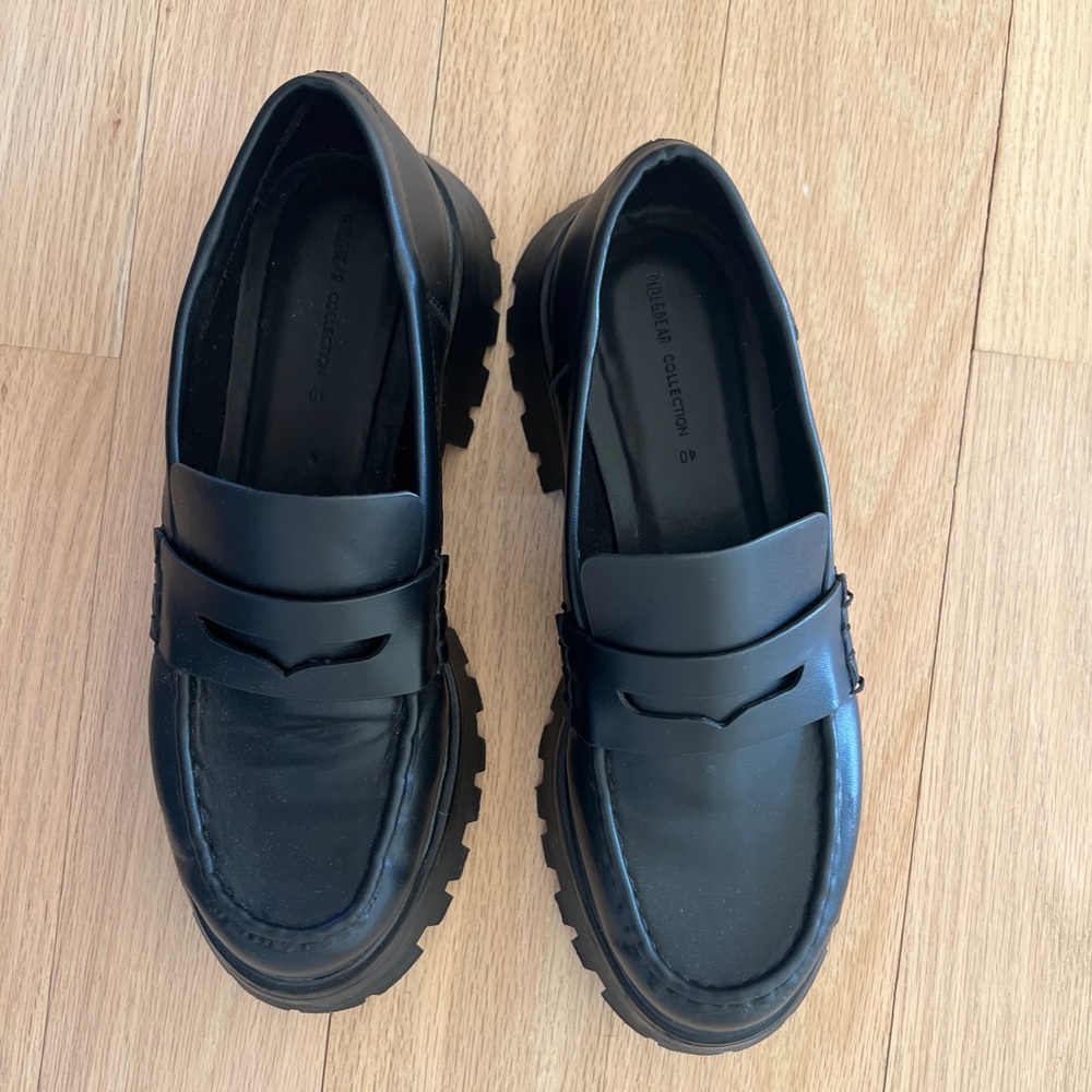 Very good condition pull&bear shoes , black, size 40